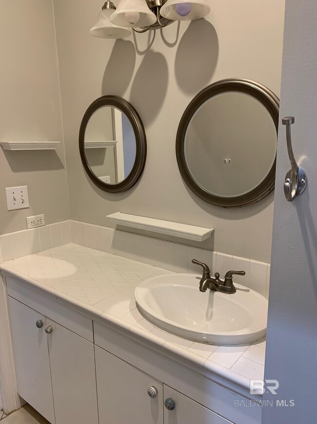 Building Photo - 371 S Church St