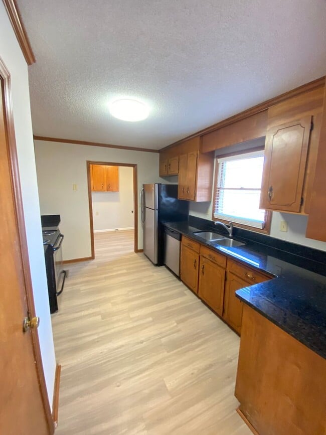 Building Photo - 3bed/2bath house on large lot with garage, Minutes from Hwy 73 and I-85, Close to Concord