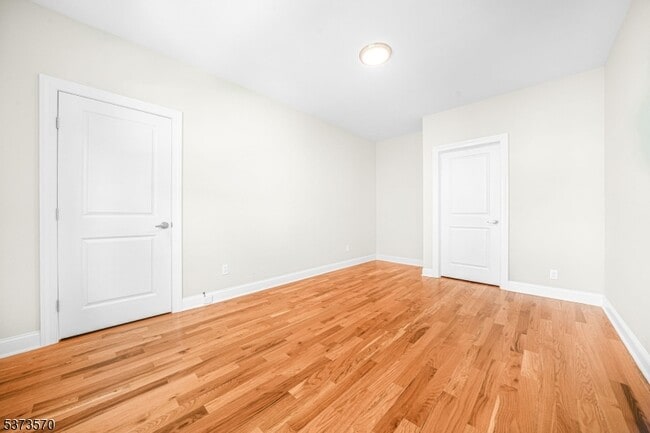 Building Photo - 9 N Beverwyck Rd