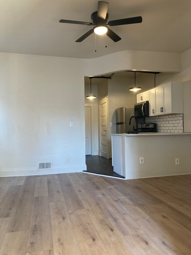 Building Photo - Updated 2 bedroom apartment in Fox Park