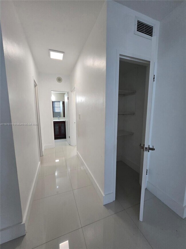 Building Photo - 5825 Collins Ave
