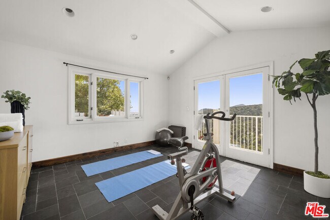 Building Photo - 1939 Stradella Rd