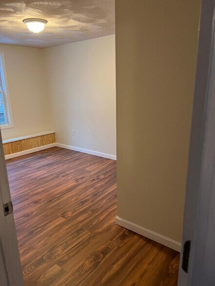 Building Photo - 322 Main St