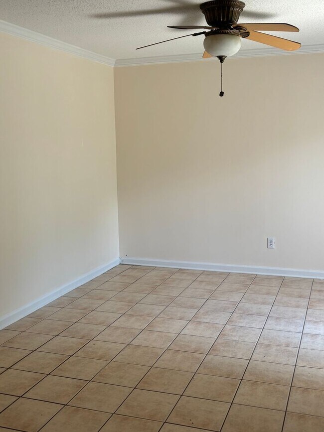Building Photo - Rent Special! Half off first months' rent ...