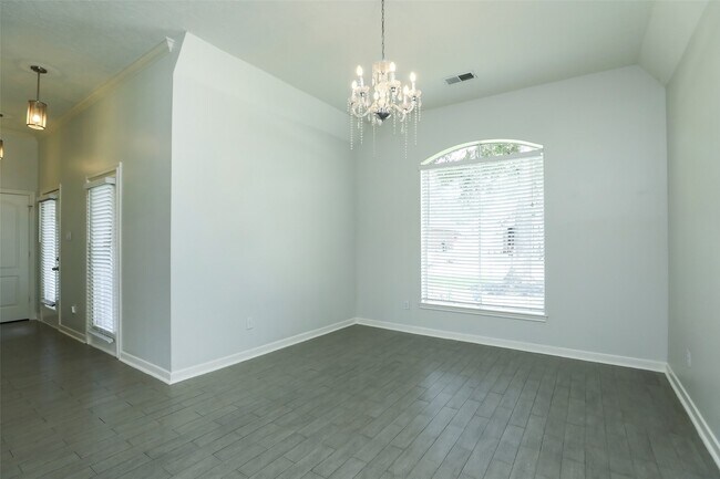 Building Photo - 24603 Haigshire Dr