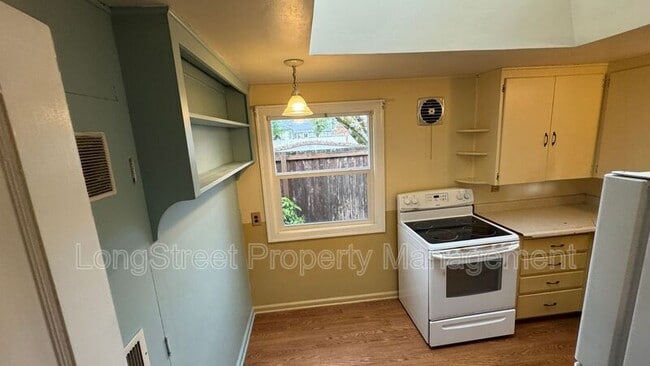 Building Photo - 1137 NW 13th St