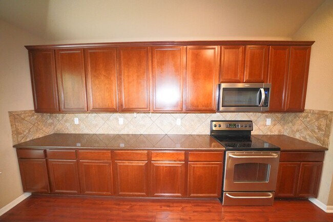 Building Photo - Beautiful Home Now Available in the Covete...