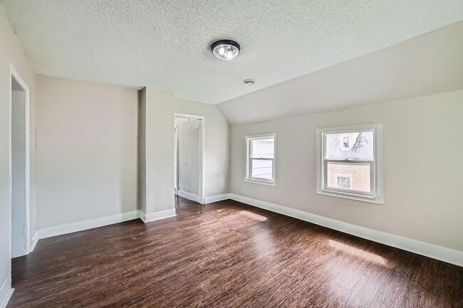 Building Photo - 911 Sims Ave