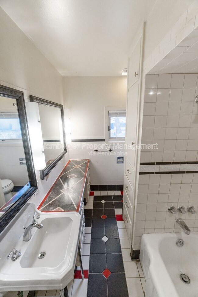 Building Photo - 2324 E South Crescent Ave