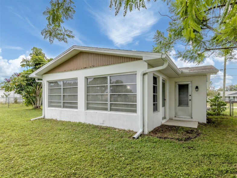 Building Photo - 8122 Trionfo Ave