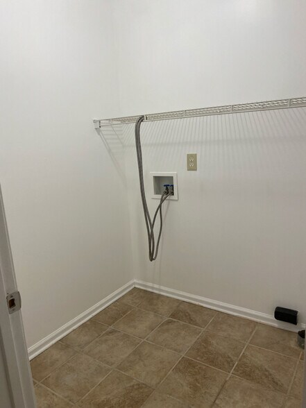 Building Photo - 591 Blair Rd