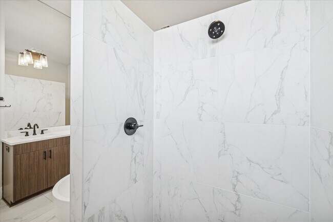 Building Photo - 1412 Lawrence St