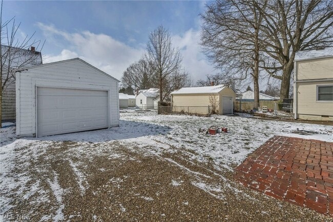 Building Photo - 896 Indian Trail