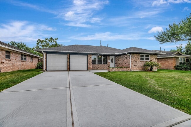 Building Photo - 2505 Dewberry Ln