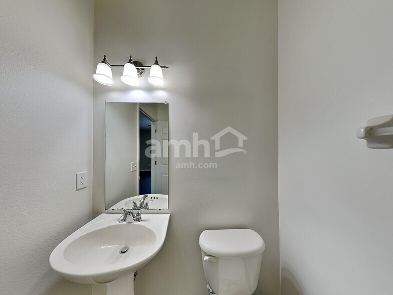 Building Photo - 9207 Seeger Ln