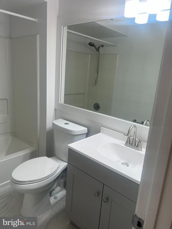 Building Photo - 5700 Shadwell Ct