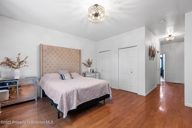 Building Photo - 32 Pine Tree Dr