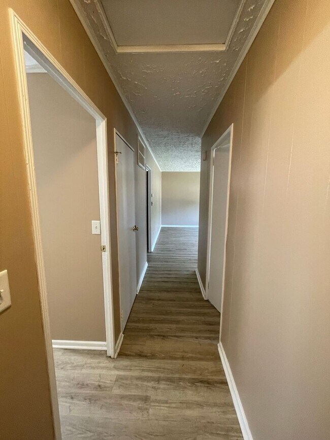 Building Photo - 4910 Porterfield Dr