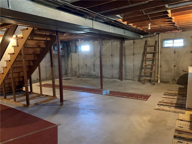 Building Photo - 14 Ferncrest Dr