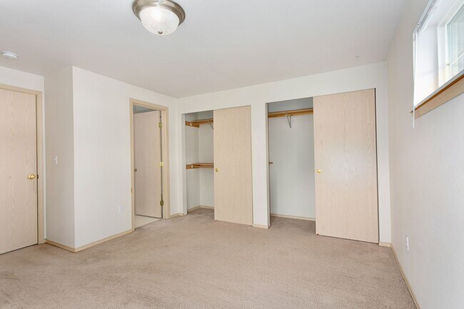 Building Photo - Spacious 3 Bed, 2 Bath Home with Garage & Large Yard in Puyallup!