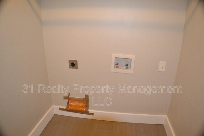 Building Photo - 2311 Eastgate Dr