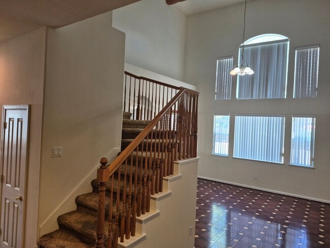Building Photo - Beautiful 4 bedroom 3.5 bath in Natomas Park