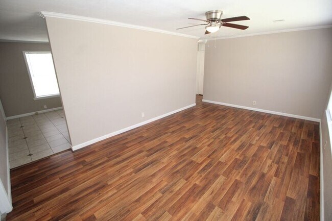 Building Photo - 1327 N Norwood Ave