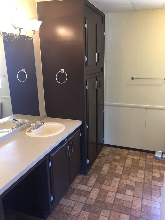 Building Photo - ***2 BEDROOM/2 BATHROOM IN PRESCOTT VALLEY***