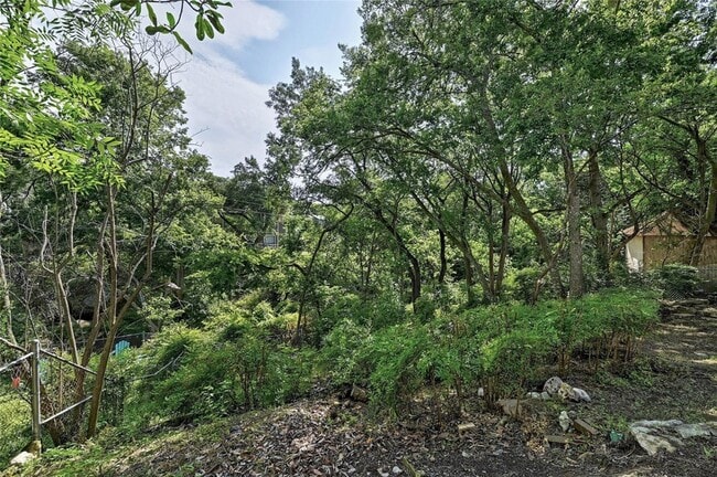 Building Photo - 6305 Shadow Valley Dr