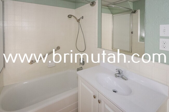 Building Photo - 3047 S 2300 E