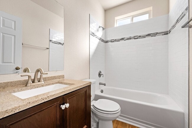 Building Photo - 753-753 E Laporte Dr