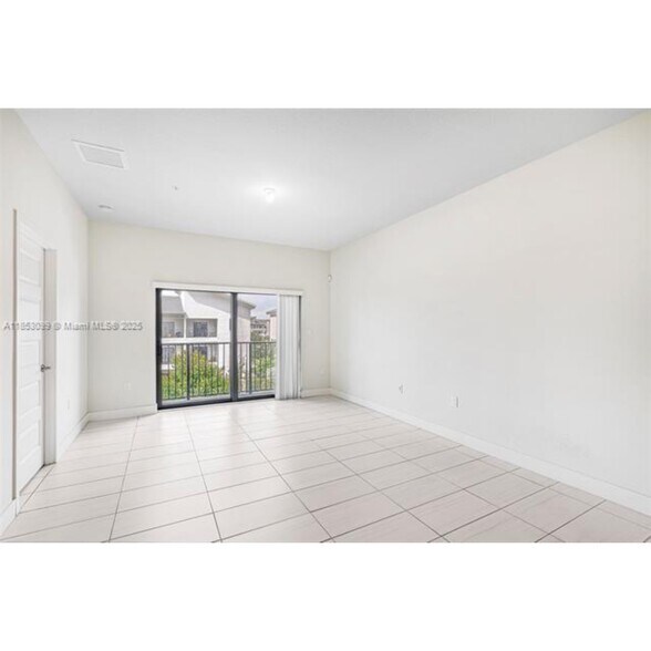 Building Photo - 7865 NW 104th Ave