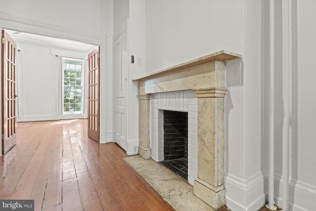 Building Photo - 328 S 15th St
