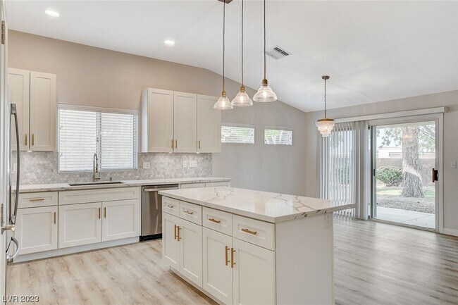 Building Photo - 1979 Joy View Ln