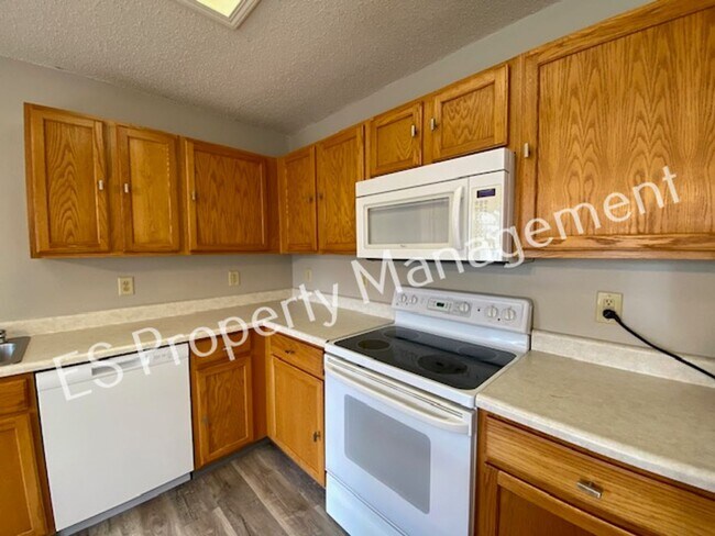 Building Photo - COMING SOON!! Gorgeous 3 Bedroom 2.5 Bath Home in Avon is Near Everything