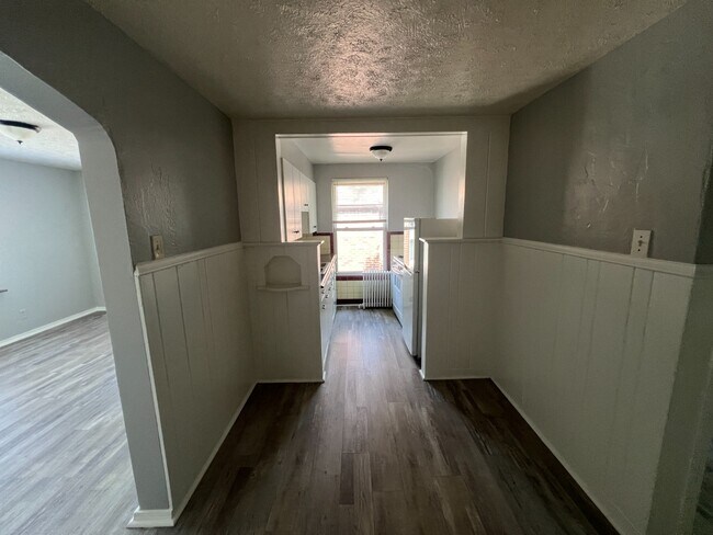 Building Photo - Spacious, Newly Updated 1-Bed Near UC & Downtown — Off-Street Parking, Radiant Heat