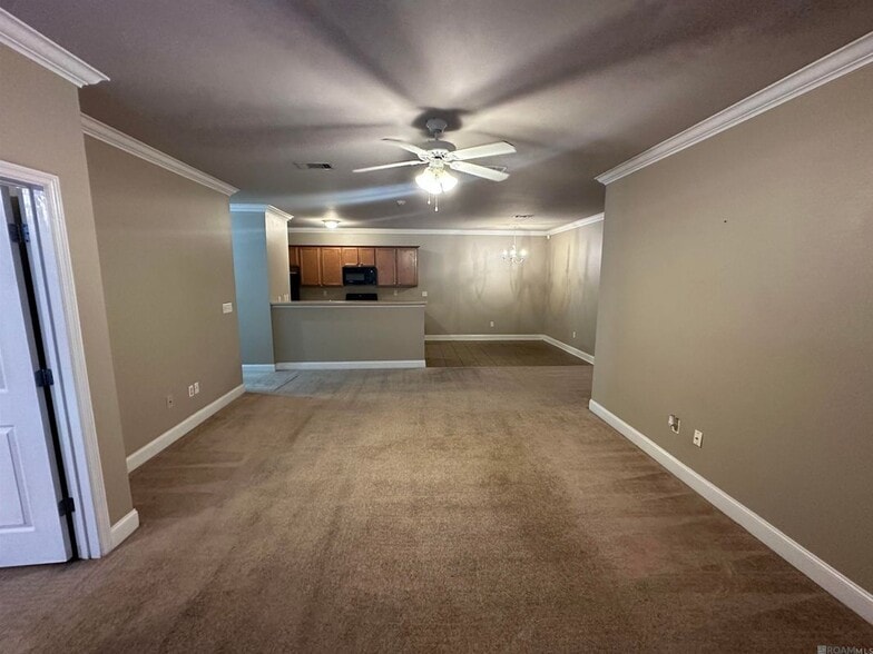 Building Photo - 900 Dean Lee Dr