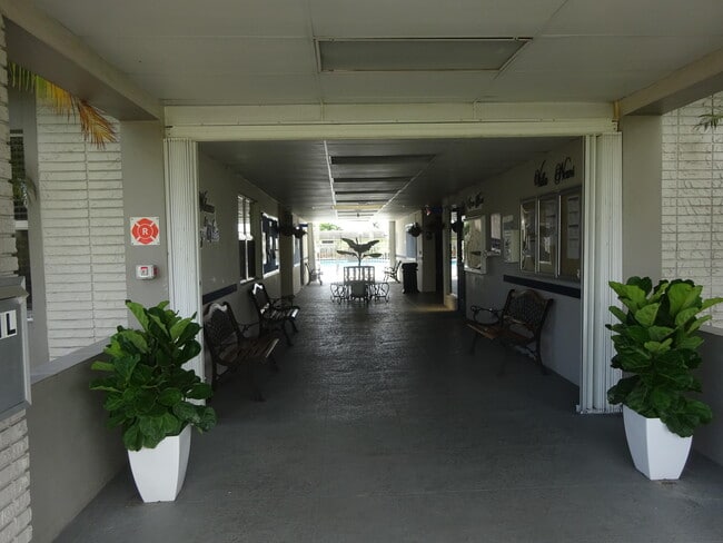 Building Photo - 2723 Emory Dr W