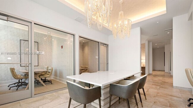 Building Photo - 4350 Peregrine C1
