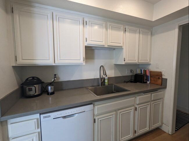 Building Photo - 938 Clark Ave