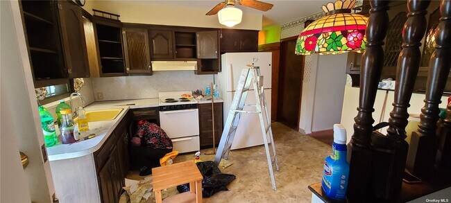 Building Photo - 303 Ribbon St