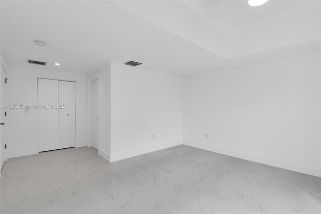 Building Photo - 2510 SW 2nd Ave