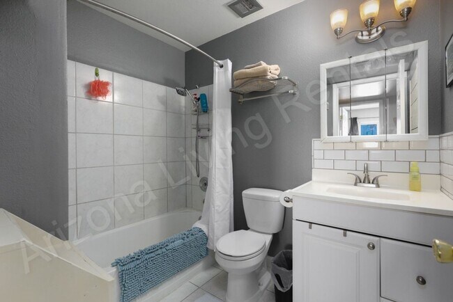 Building Photo - FURNISHED LOS LAGOS RENTAL
