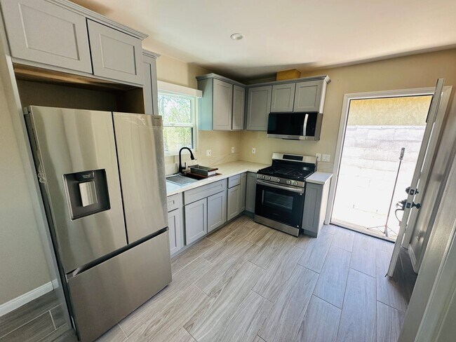 Building Photo - Gorgeous 1BD/1BA all appliances included. Move in ready!!