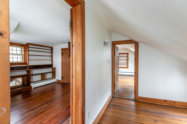 Building Photo - 8 Southbury Rd