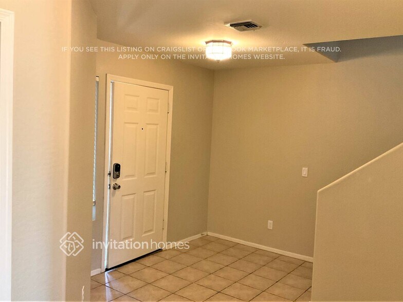 Building Photo - 423 S Sabrina