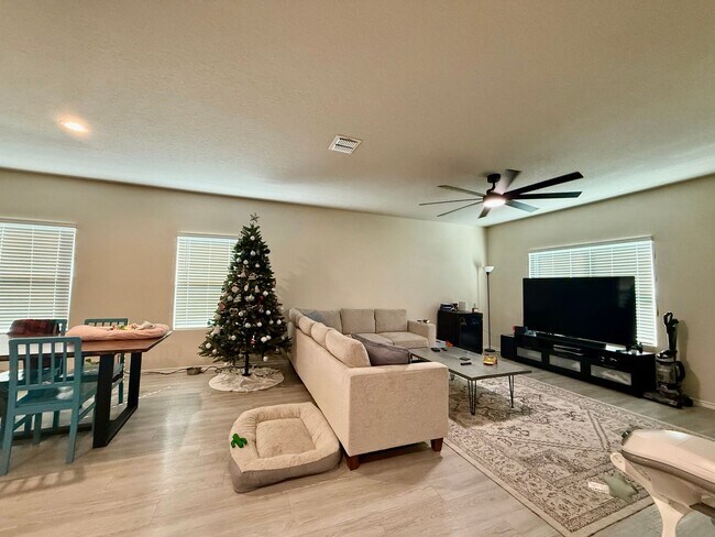 Building Photo - Beautiful 3 bedroom single story home in St Hedwig