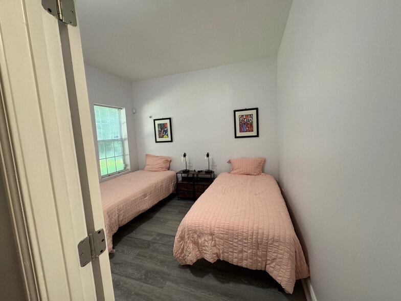 Building Photo - Room in Townhome on Chupp Way Cir