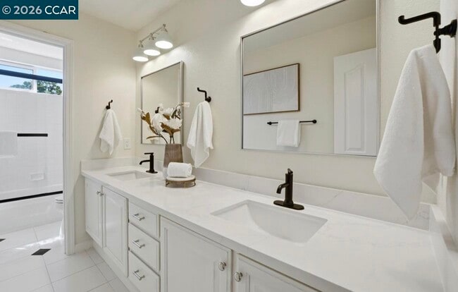 Building Photo - 1038 McCauley Rd