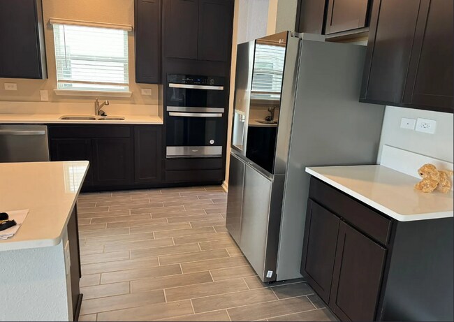 Building Photo - 657 Silver Landing Dr